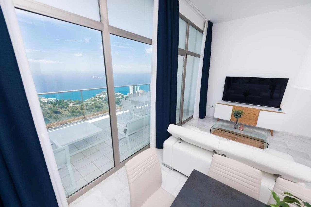 Luxury On The 41st Floor With Stunning Sea Views
